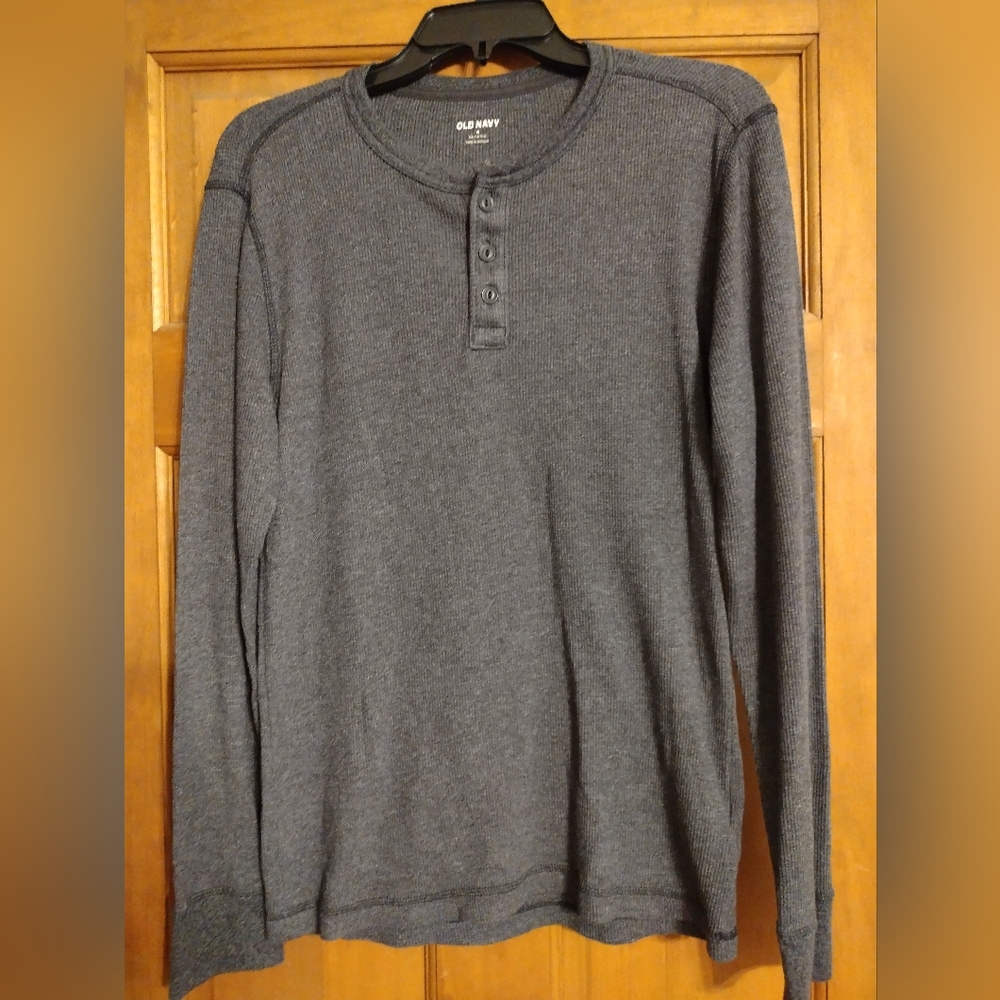2 Old Navy thermal button up shirts young men size medium